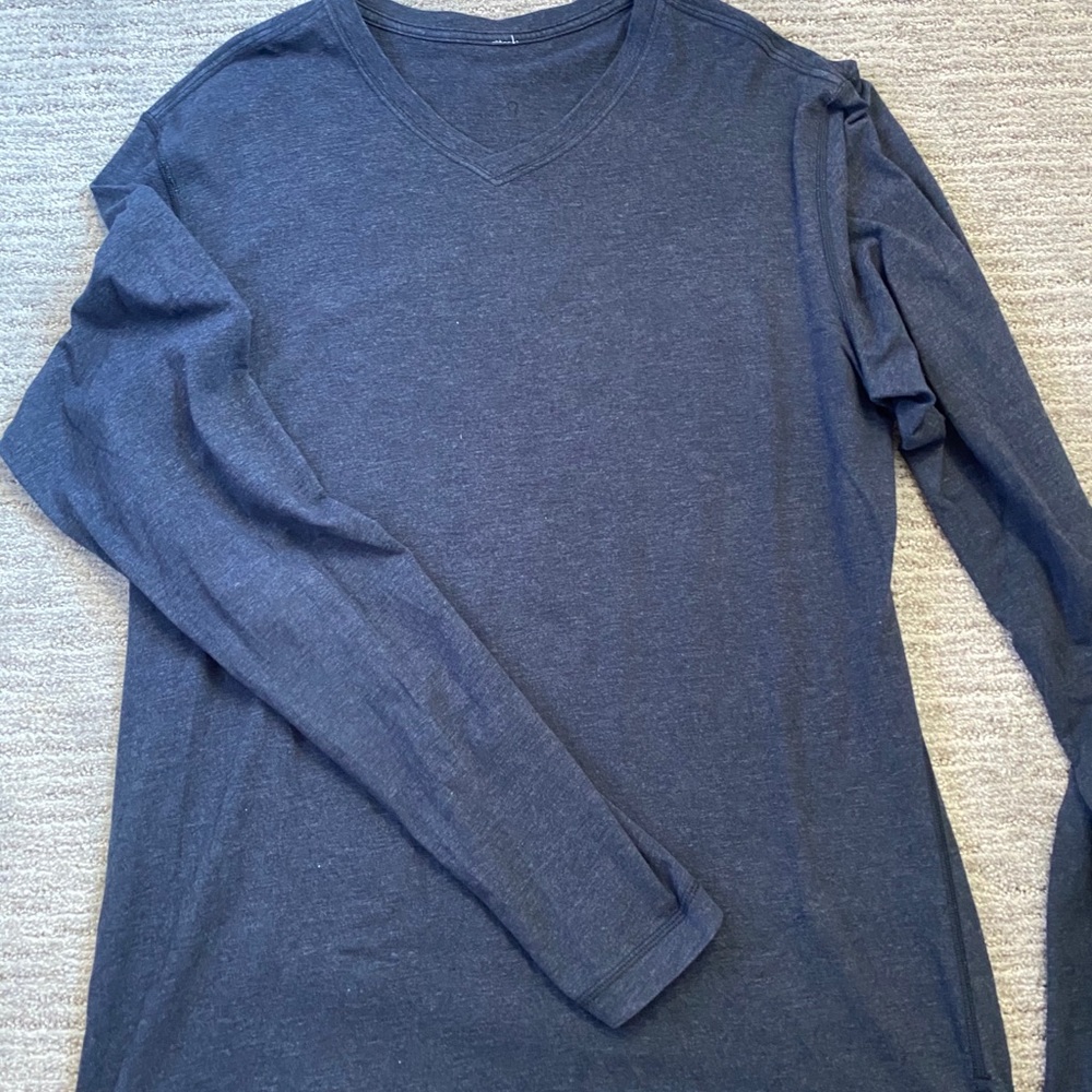 Men’s long sleeve v-neck